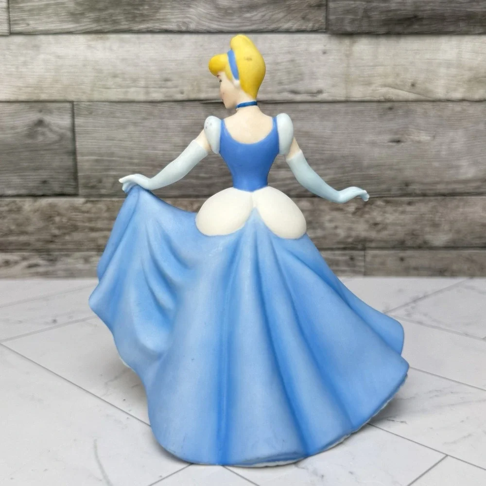 Precious Moments Cinderella Let Your Heart Dance 132707 2013 Disney Showcase